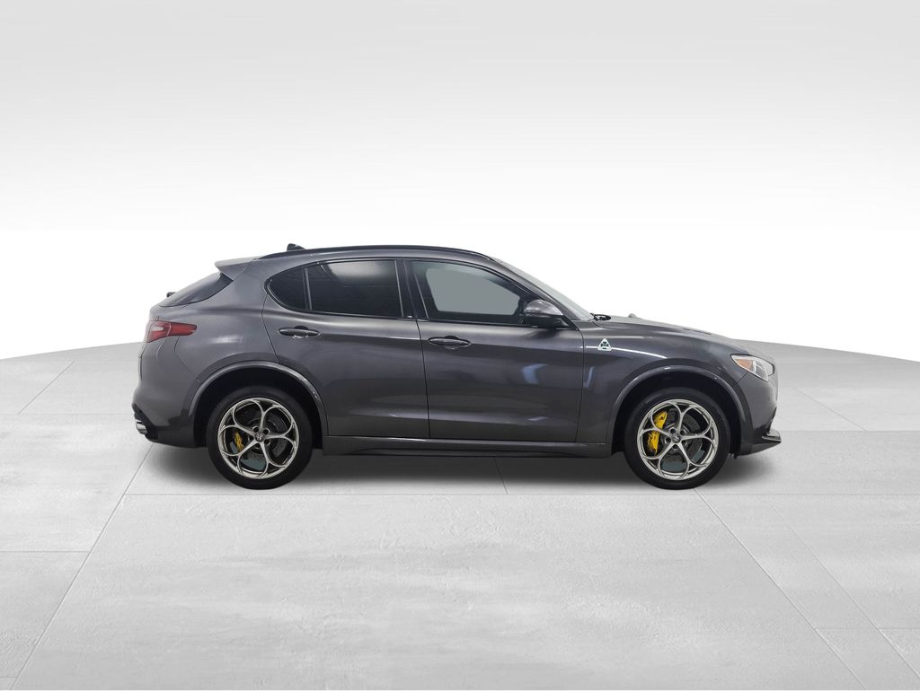 Thumbnail: 2021 Alfa Romeo Stelvio - 6