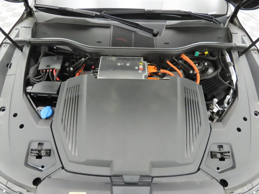 2022 Audi e-tron Premium Plus 29