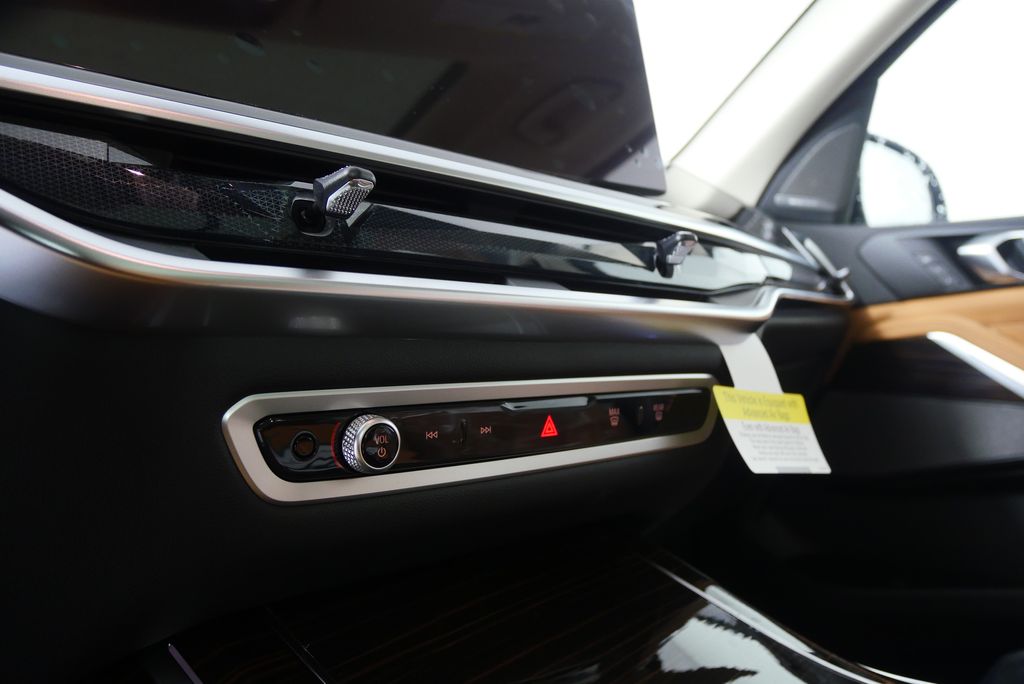 2026 BMW X7 xDrive40i 21
