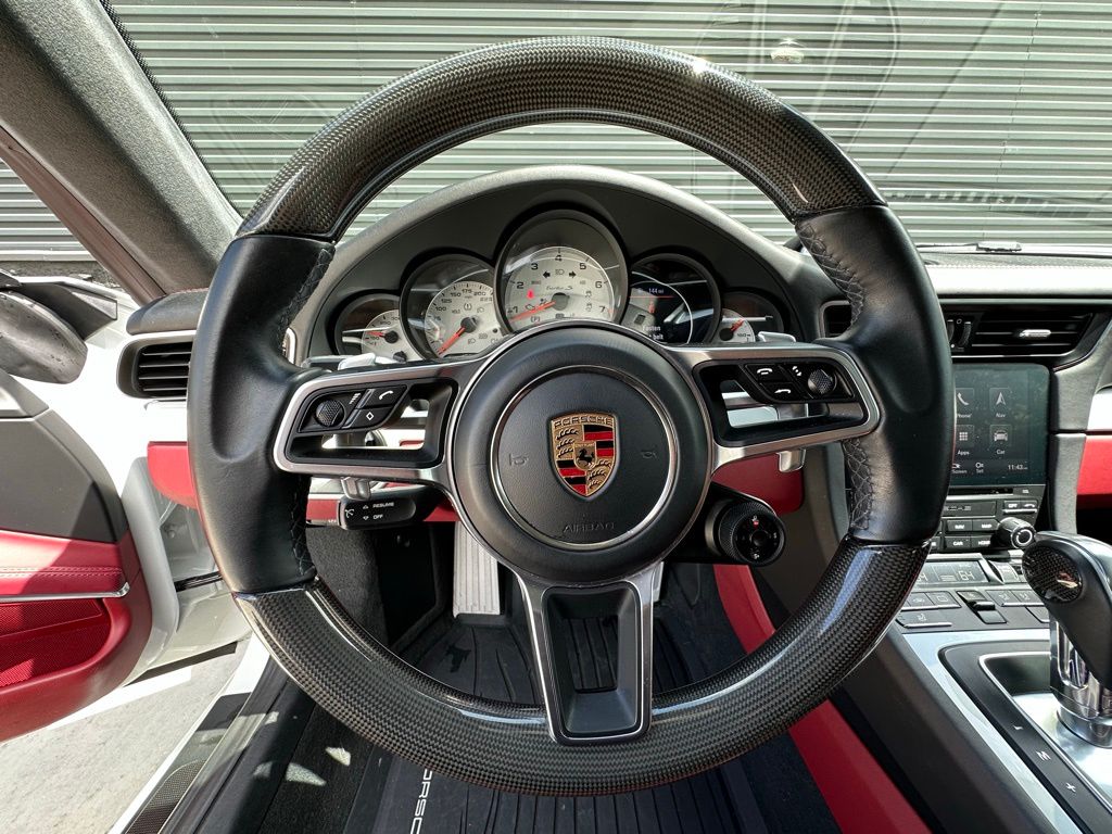 Thumbnail: 2017 Porsche 911 - 21