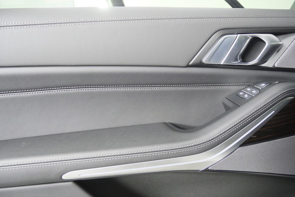 Thumbnail: 2027 BMW X7 - 13