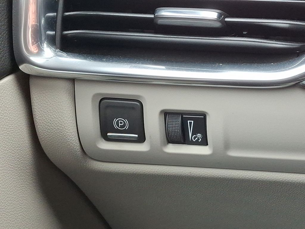 Thumbnail: 2022 Cadillac XT4 - 24