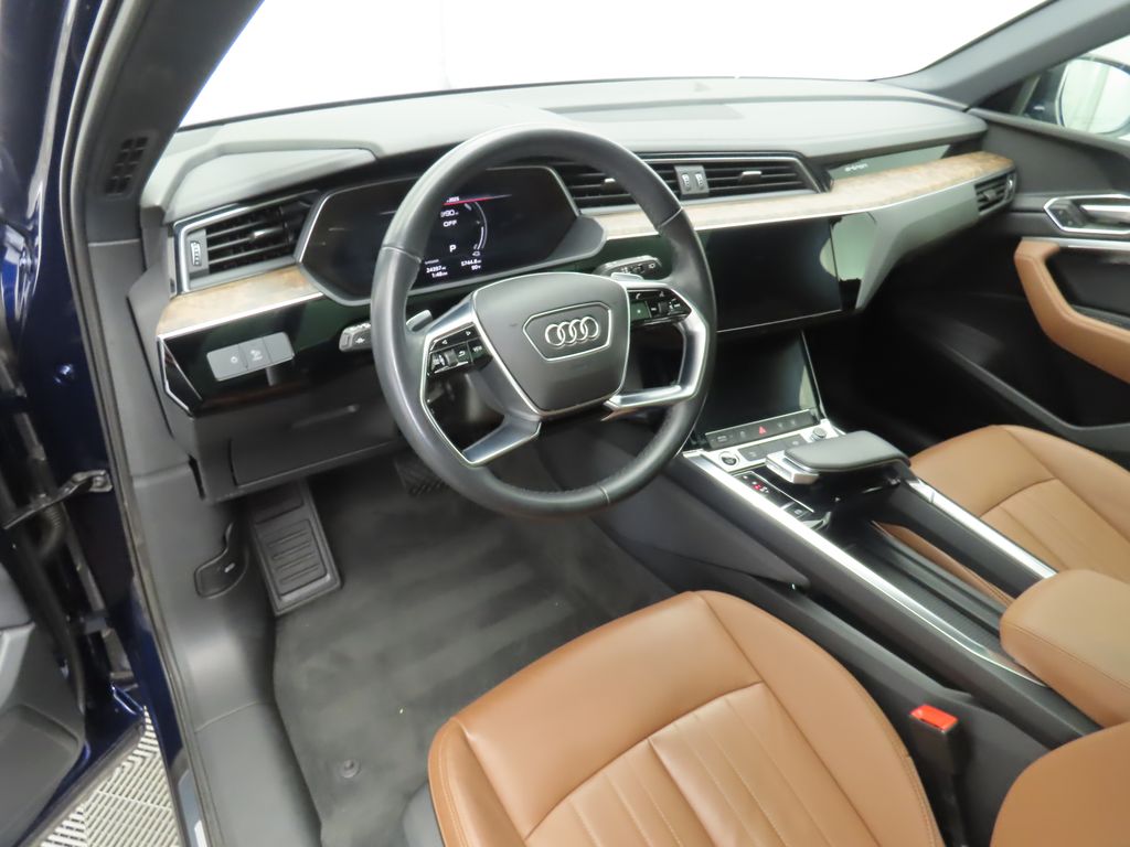 2022 Audi e-tron Premium 9