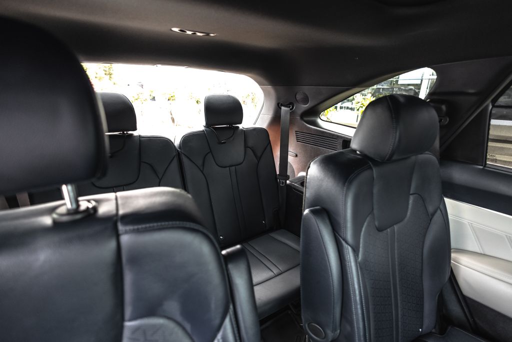 2023 Kia Sorento Plug In Hybrid SX Prestige thumbnail 32