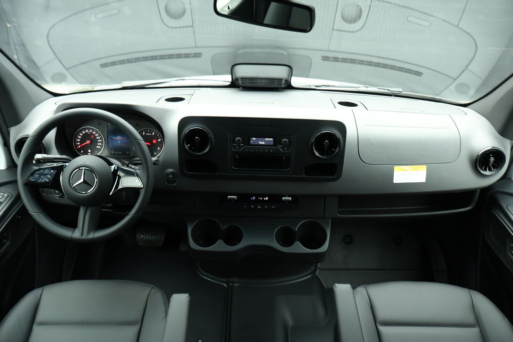Thumbnail: 2025 Mercedes-Benz Sprinter - 4