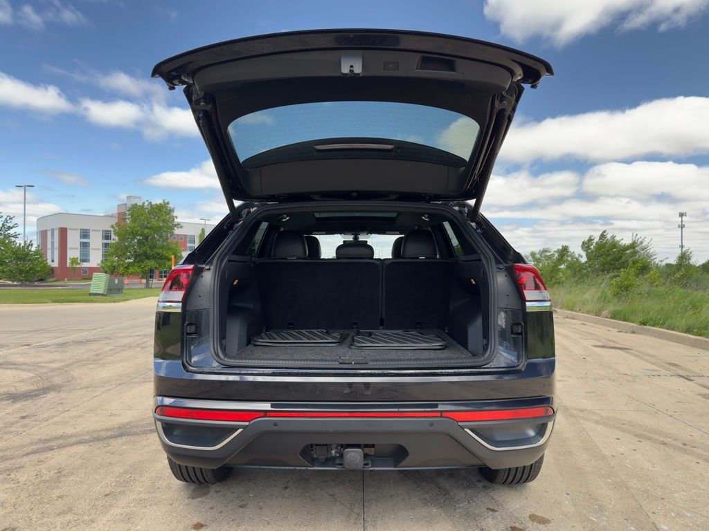 2022 Volkswagen Atlas Cross Sport 3.6L V6 SE w/Technology photo