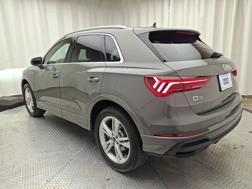 Thumbnail: 2023 Audi Q3 - 6