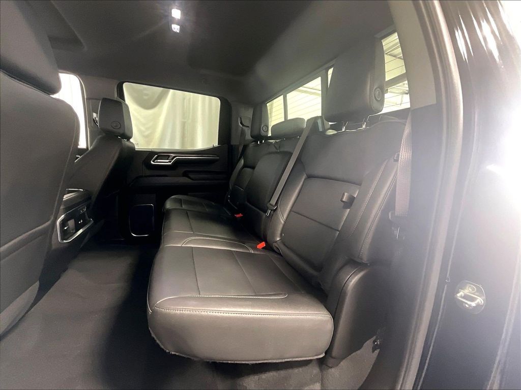 2024 Chevrolet Silverado 1500 — photo 15