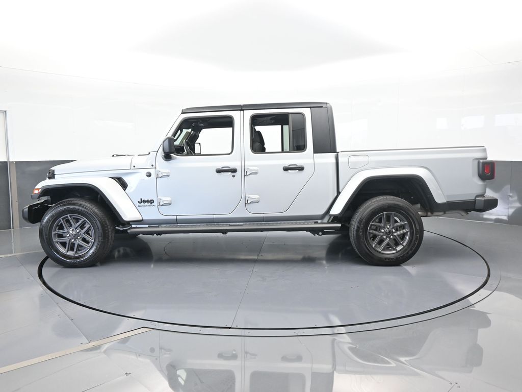 Used 2024 Jeep Gladiator Sport S with VIN 1C6HJTAG7RL101407 for sale in Miami, FL
