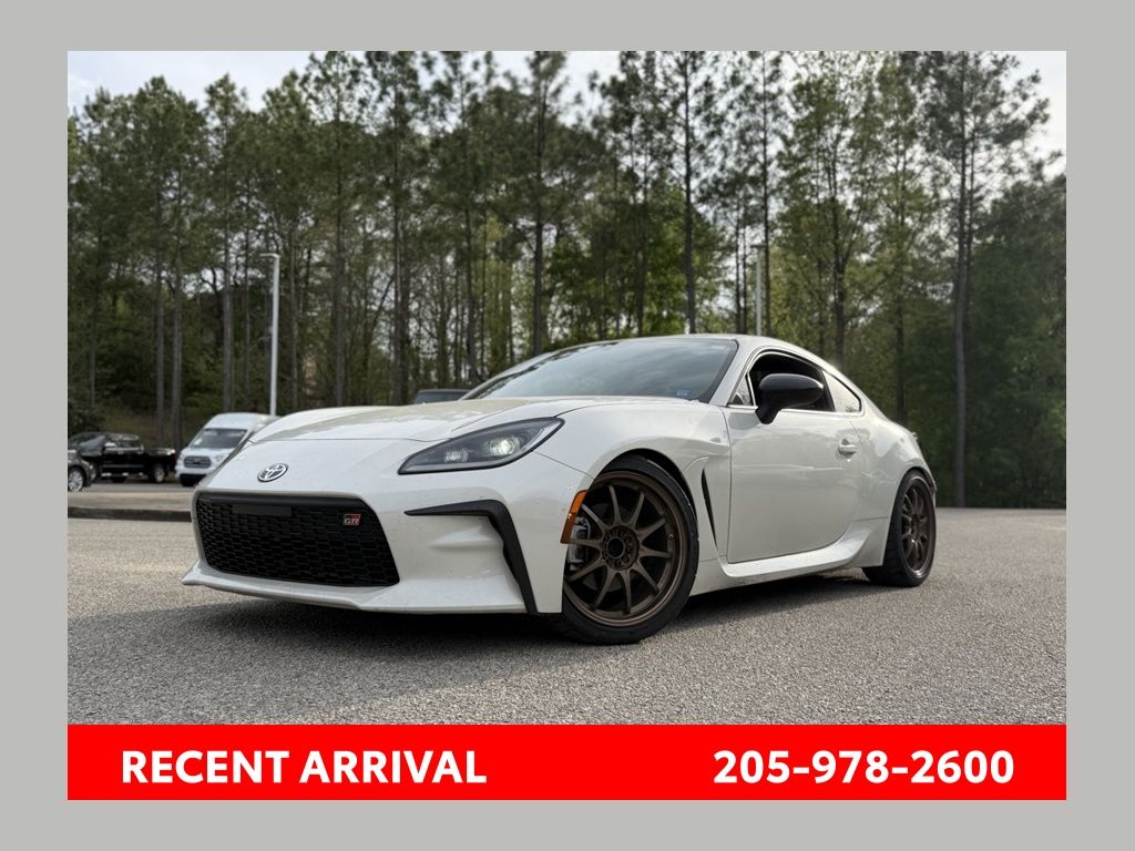 Halo 2024 Toyota GR86 RWD Coupe Rear-Wheel Drive 6-Speed Manual