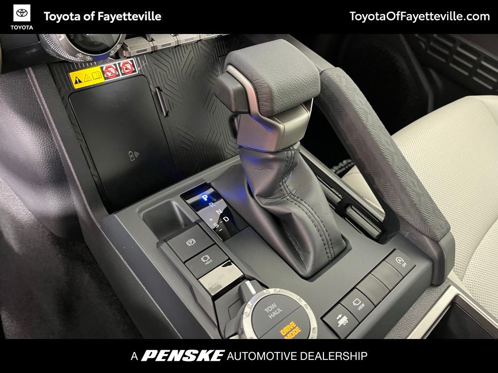 2025 Toyota Tacoma Limited 28