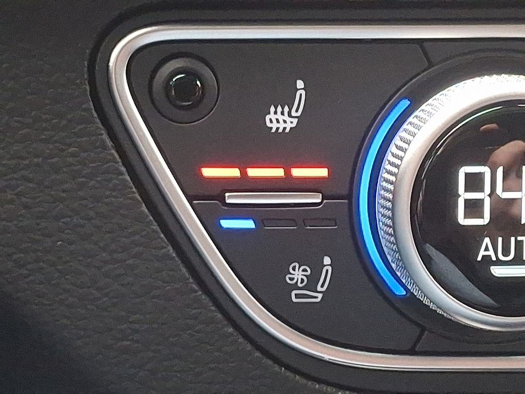 Thumbnail: 2025 Audi SQ5 - 24