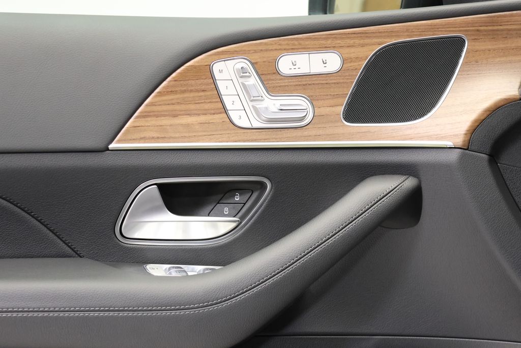 Thumbnail: 2026 Mercedes-Benz GLE - 32