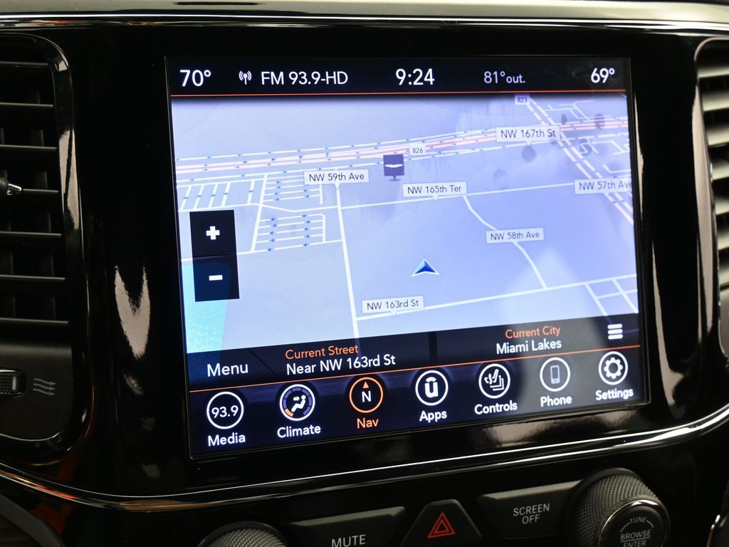 Used 2019 Granite Crystal Metallic Clearcoat Jeep Altitude image 17