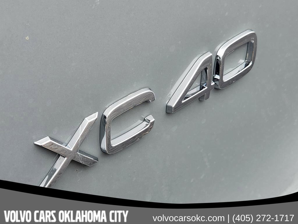 2026 Volvo XC40 Plus - Photo 10