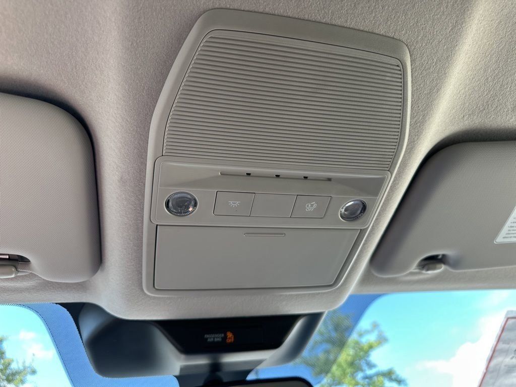 2025 Aspen White Tricoat Nissan Kicks SR FWD SUV