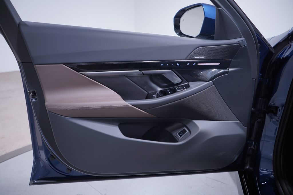 Thumbnail: 2026 BMW 5 Series - 10