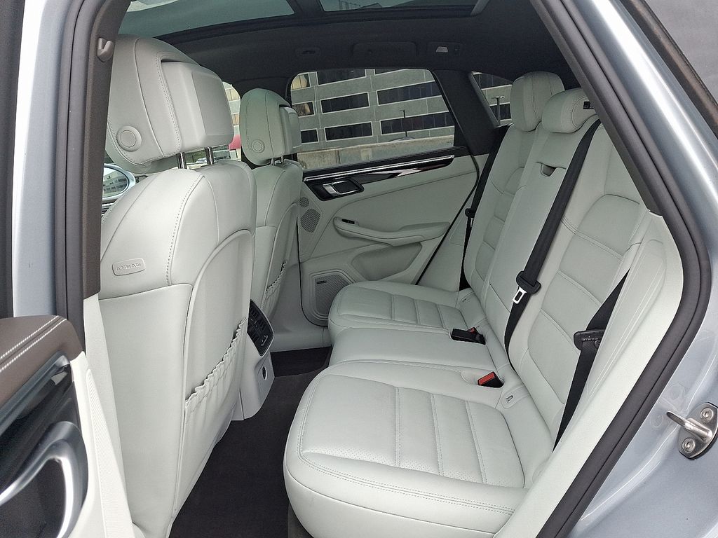 Thumbnail: 2020 Porsche Macan - 12