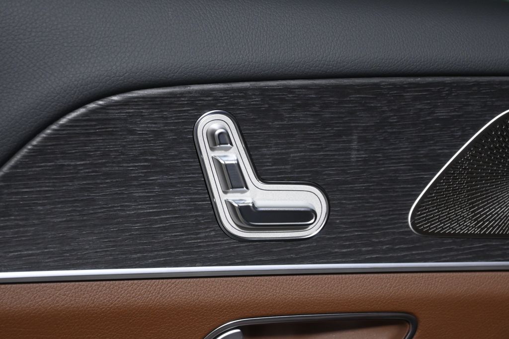 Thumbnail: 2026 Mercedes-Benz GLE - 27