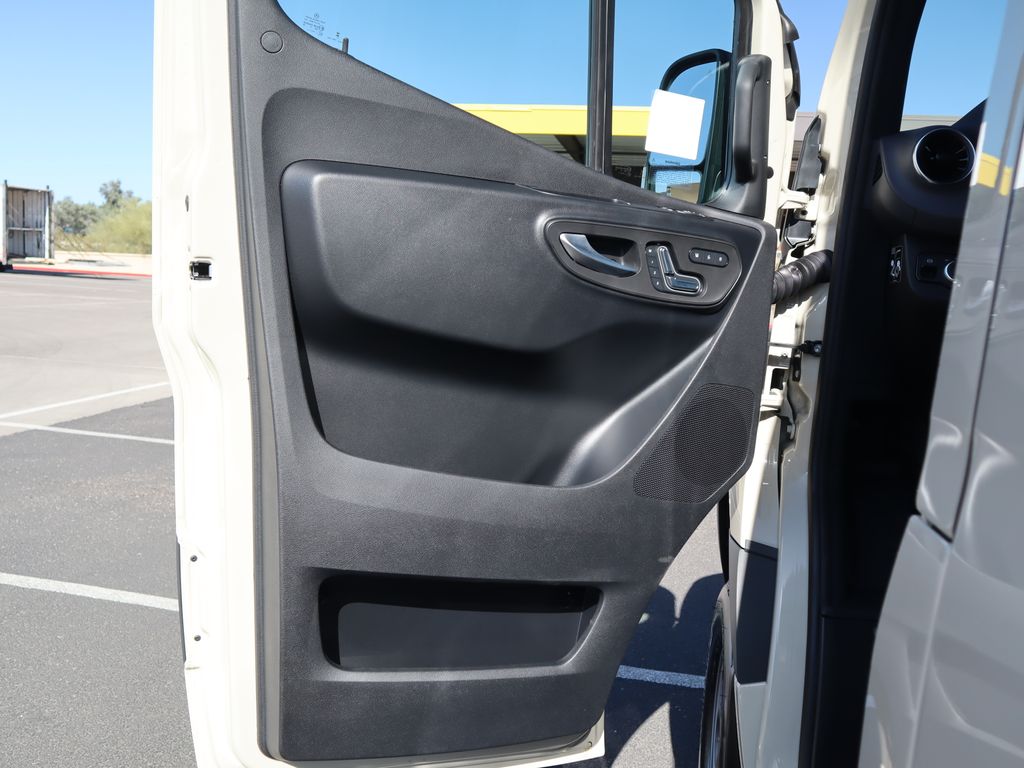 Thumbnail: 2025 Mercedes-Benz Sprinter - 23
