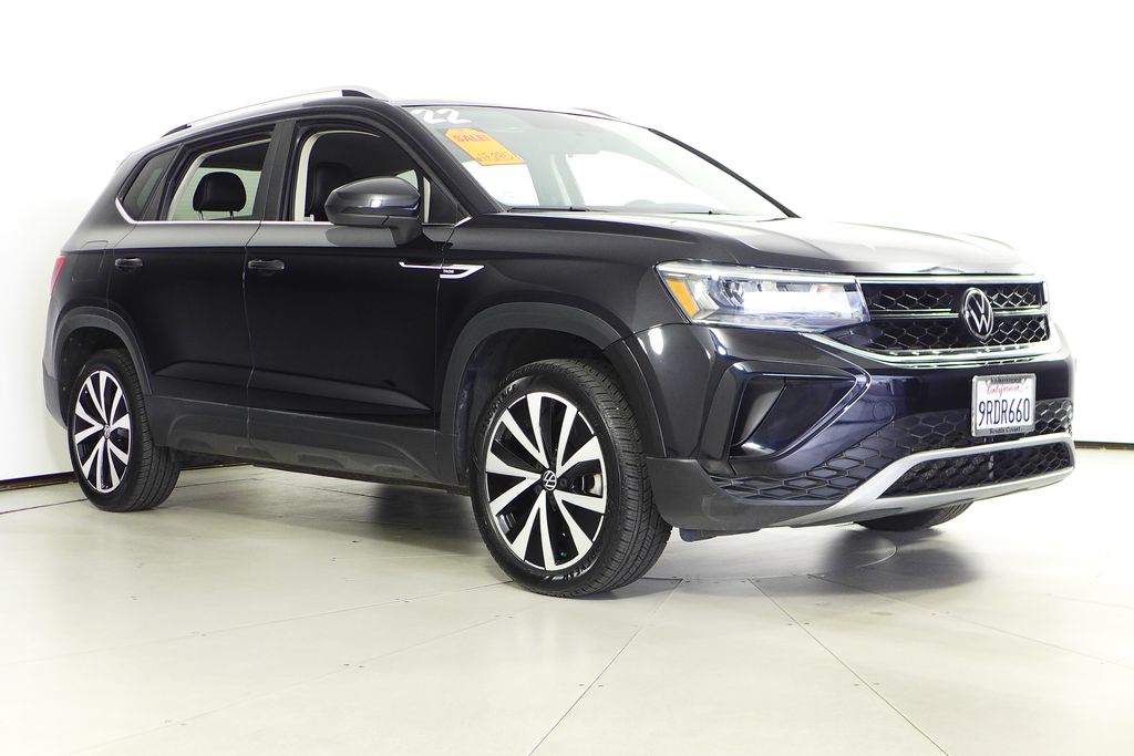 Thumbnail: 2022 Volkswagen Taos - 4