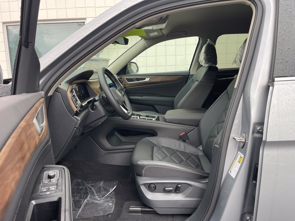 New 2026 Silver Mist Metallic Volkswagen SE image 20