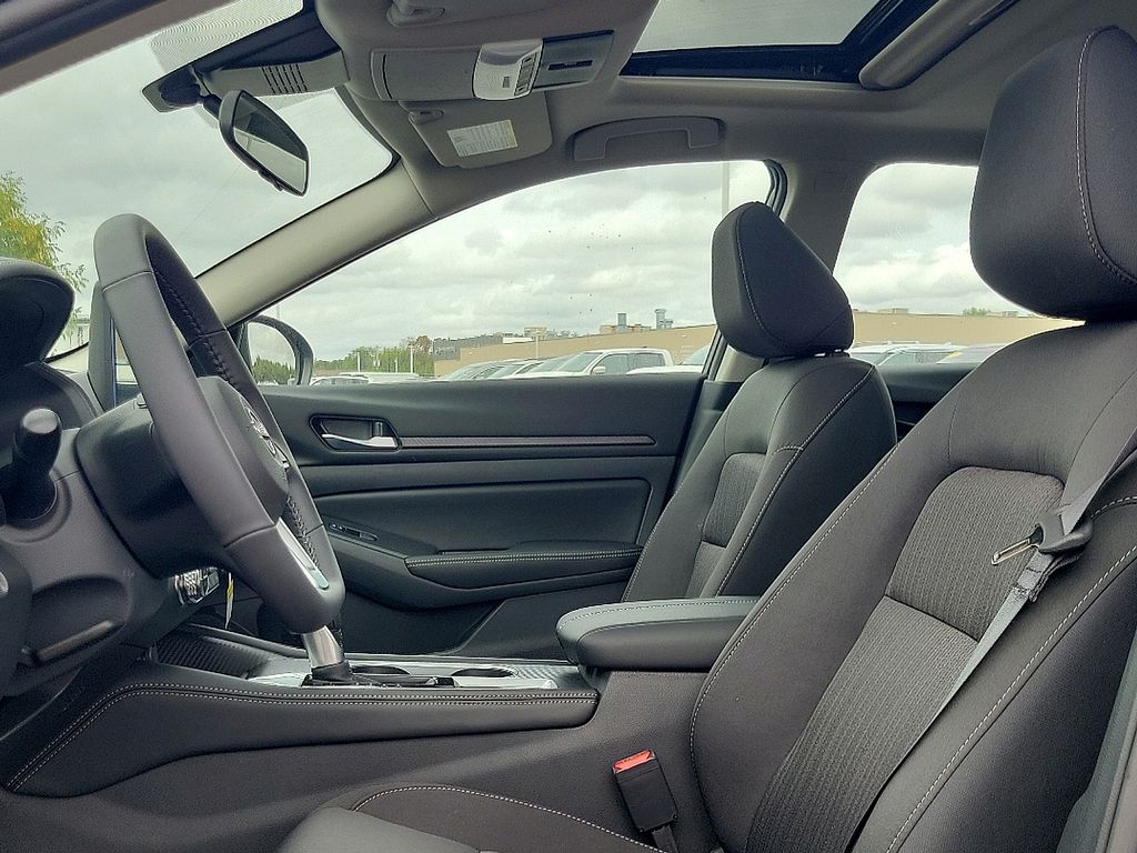 Thumbnail: 2025 Nissan Altima - 7