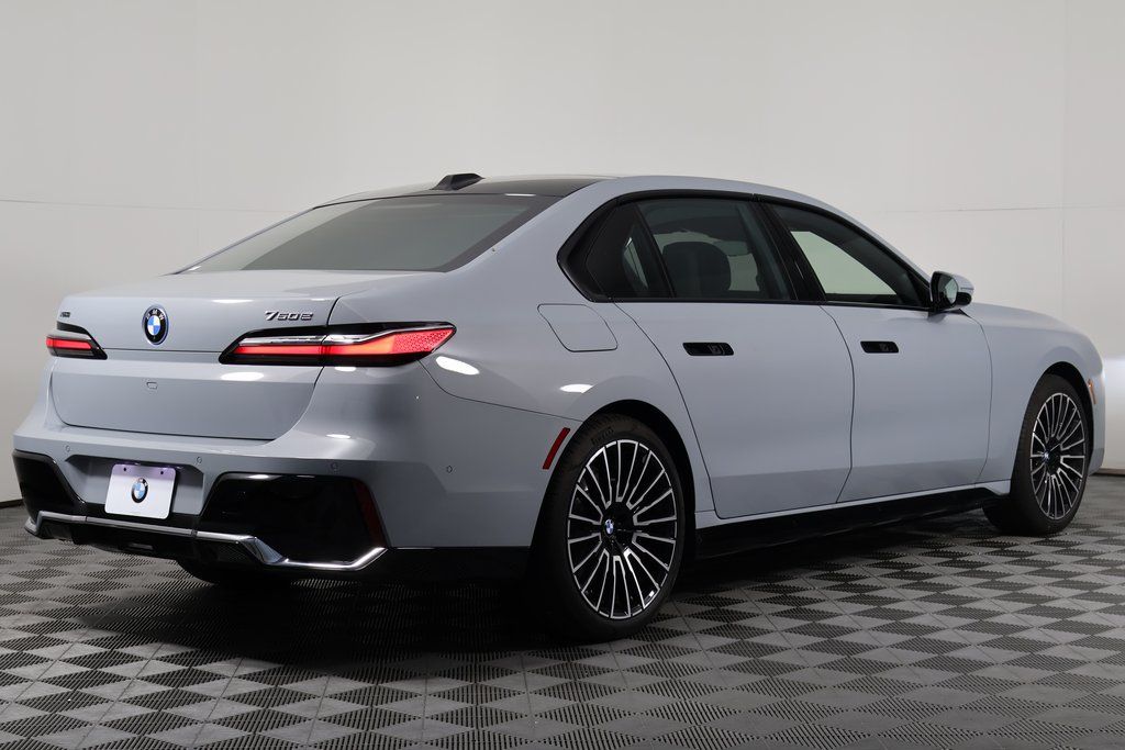 2025 BMW 7 Series 750e xDrive 2