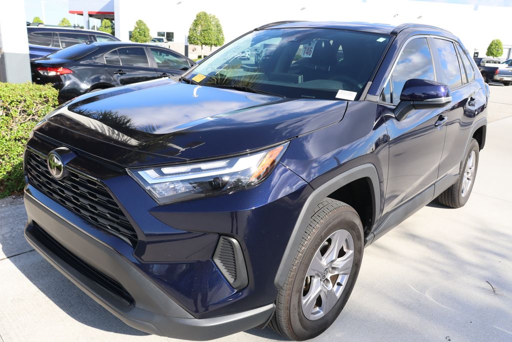 2023 Toyota RAV4 XLE 2
