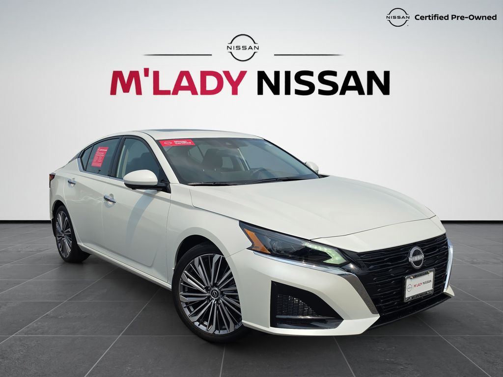 Pearl White 2025 Nissan Altima Sedan Front-Wheel Drive Continuously Variable Transmission