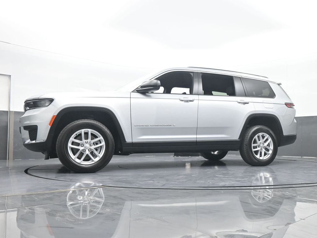 Used 2024 Silver Zynith Jeep Laredo image 58