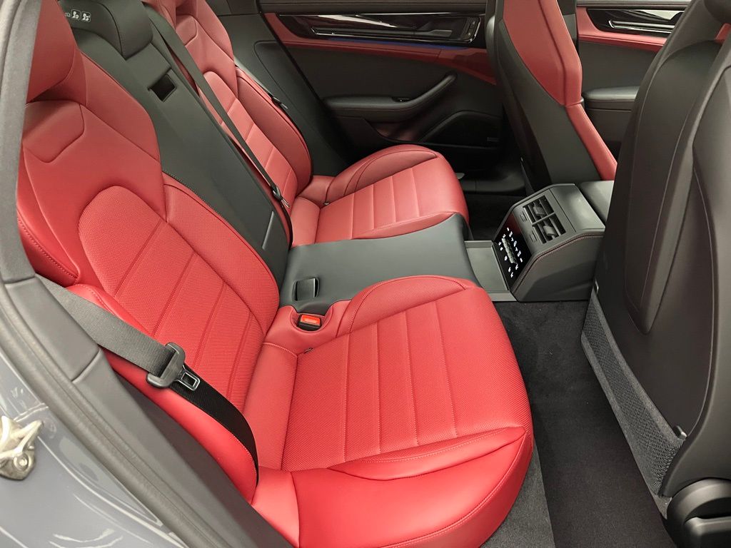 Thumbnail: 2026 Porsche Panamera - 26