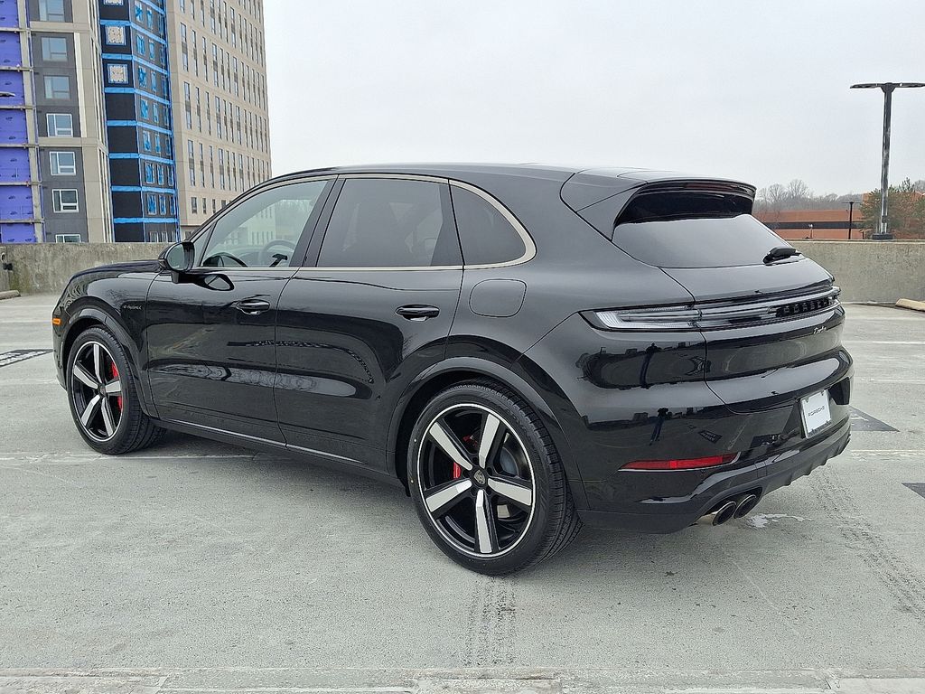 Thumbnail: 2026 Porsche Cayenne - 3