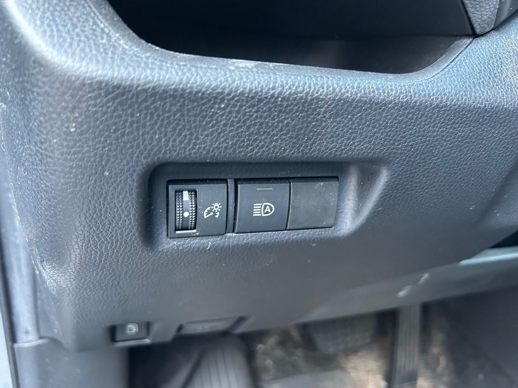 Thumbnail: 2022 Toyota RAV4 - 18