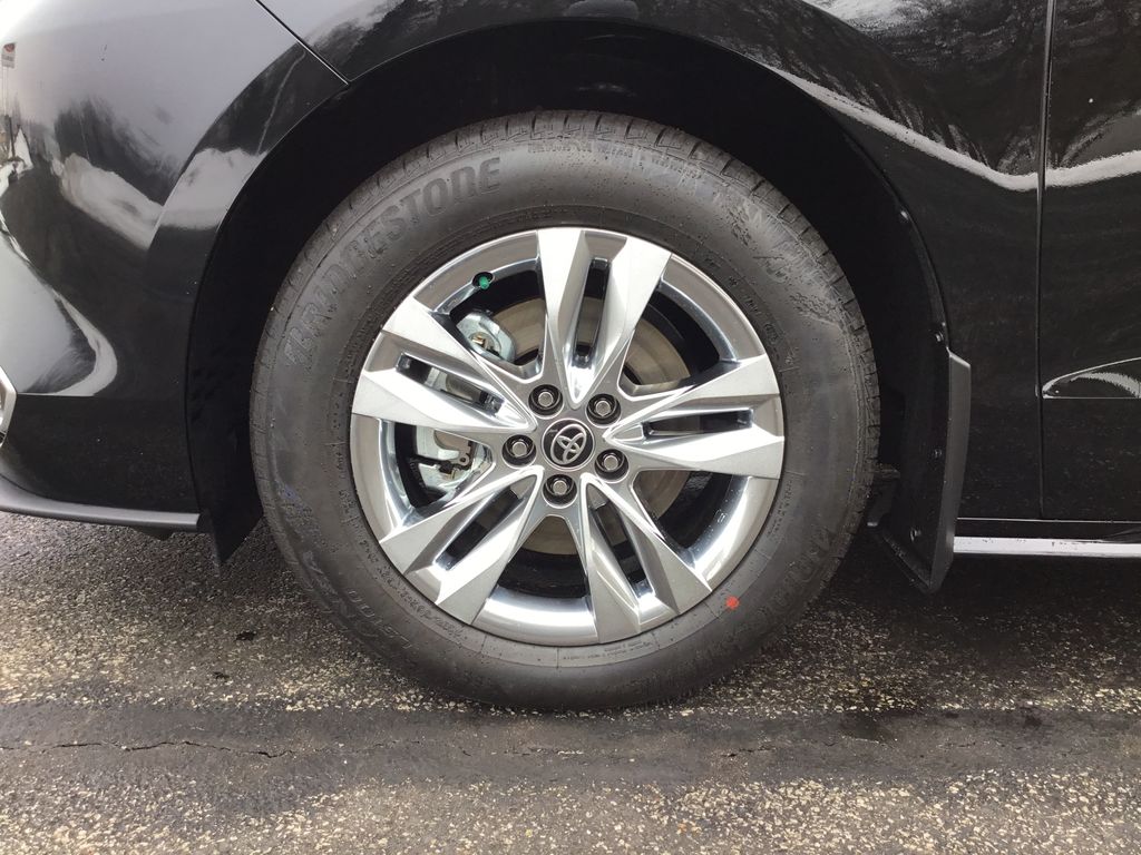 Thumbnail: 2026 Toyota Sienna - 9