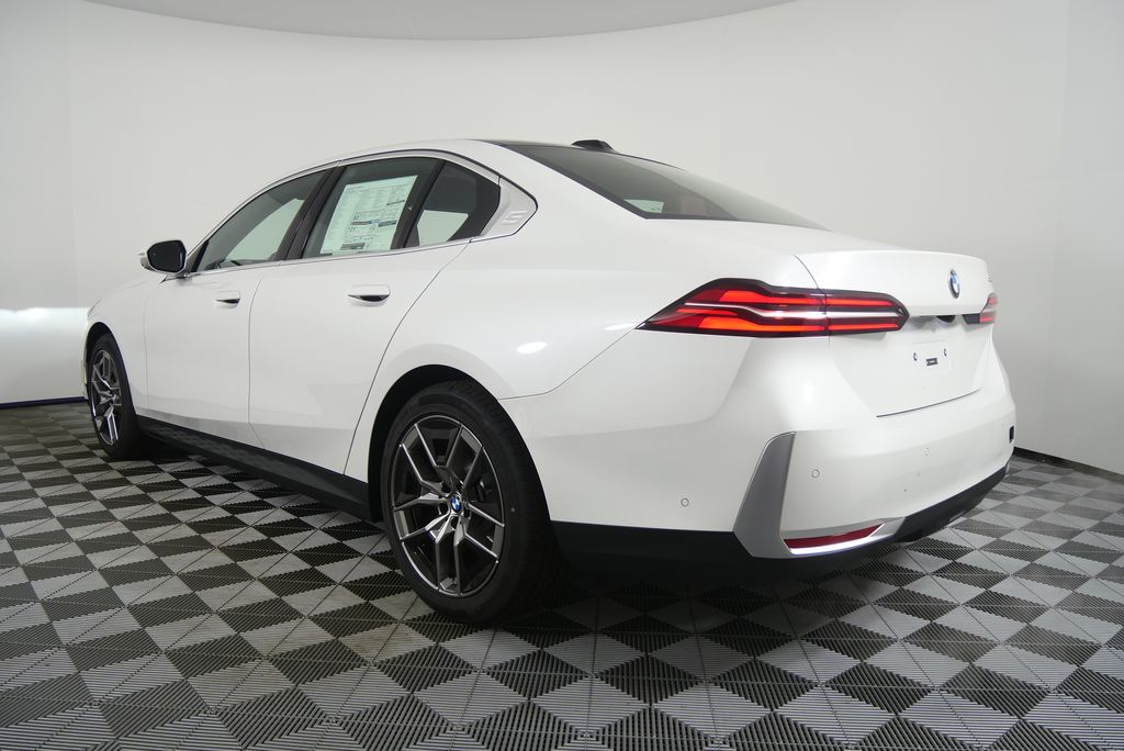 Thumbnail: 2026 BMW 5 Series - 5