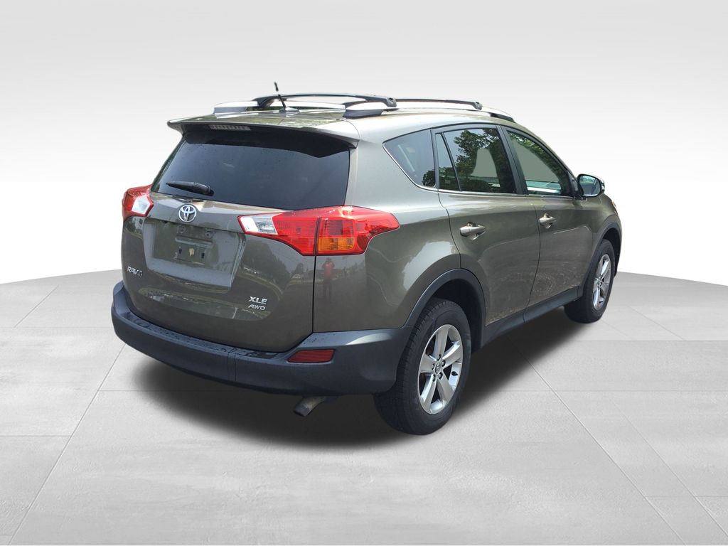 2015 Toyota RAV4 XLE 3