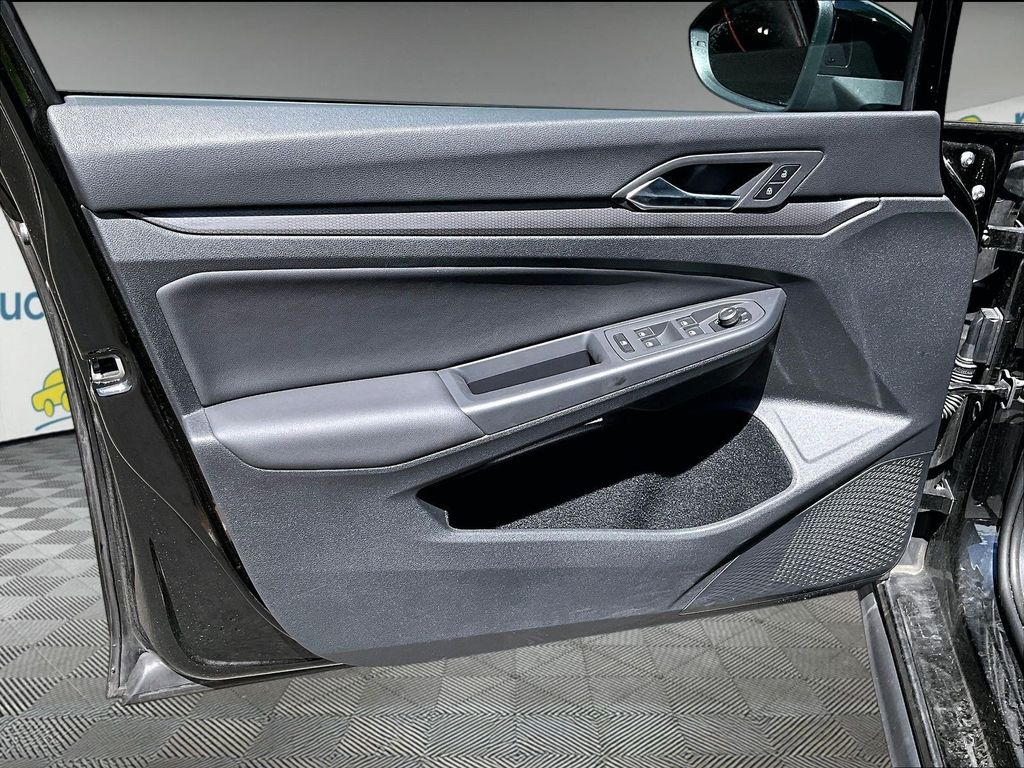 2024 Volkswagen Golf GTI — photo 10