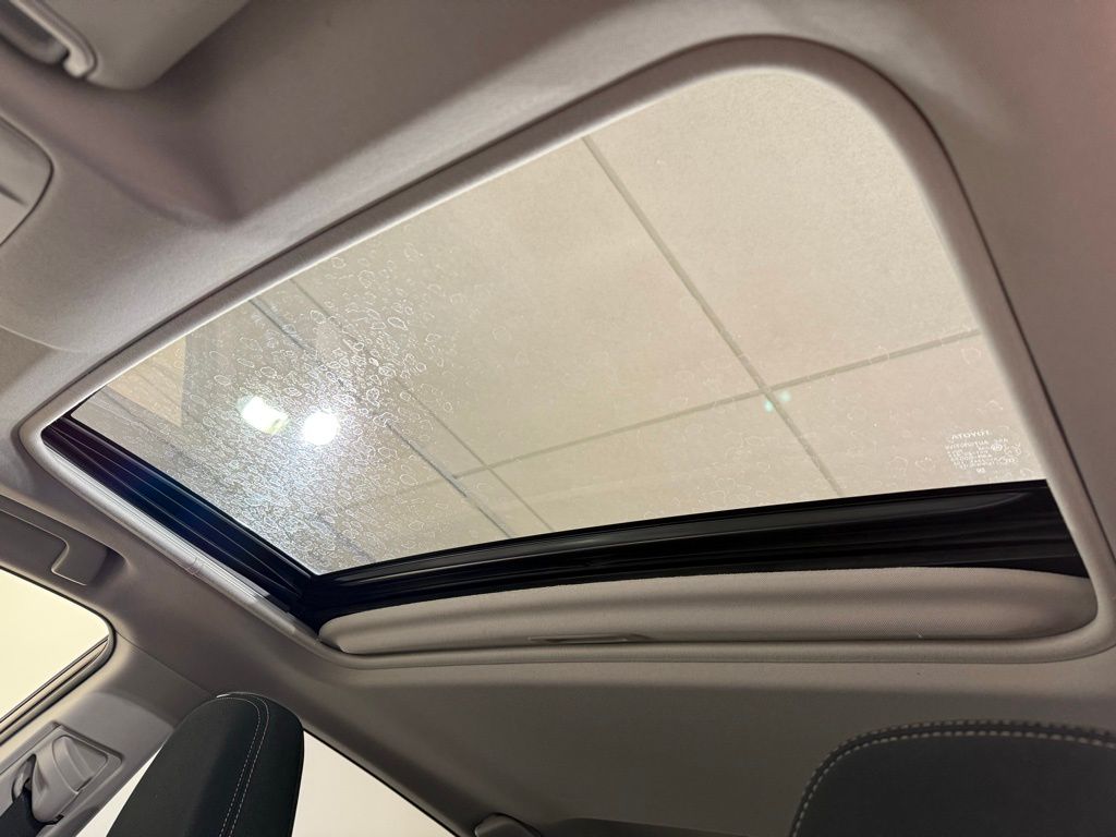 Thumbnail: 2015 Toyota RAV4 - 21