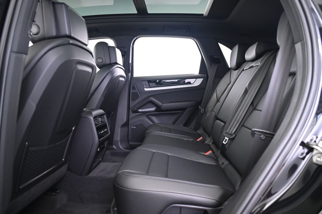 Thumbnail: 2025 Porsche Cayenne - 32