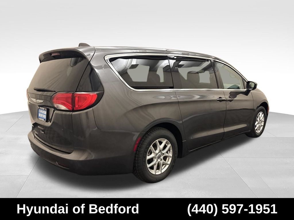 2023 Chrysler Voyager LX - Image 5