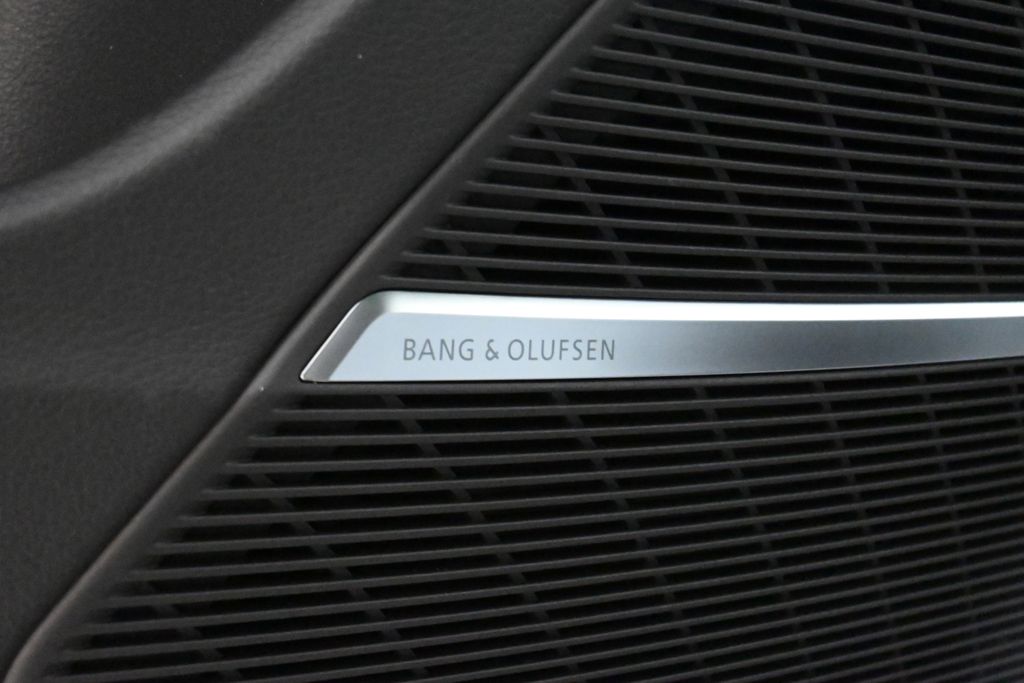 Thumbnail: 2026 Audi Q8 - 25