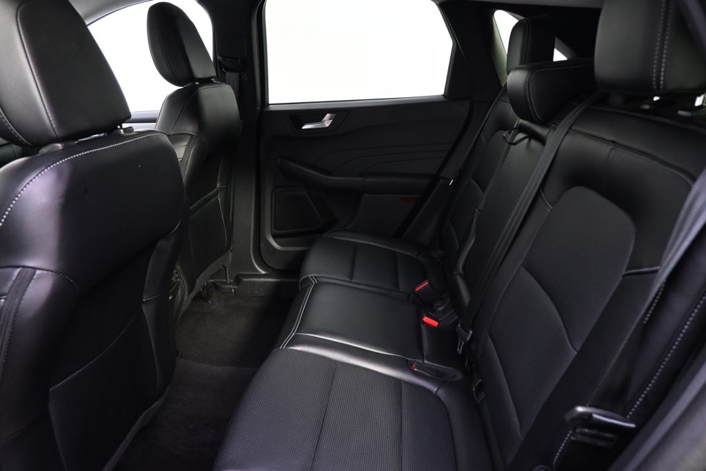 Used 2025  Ford Platinum image 21