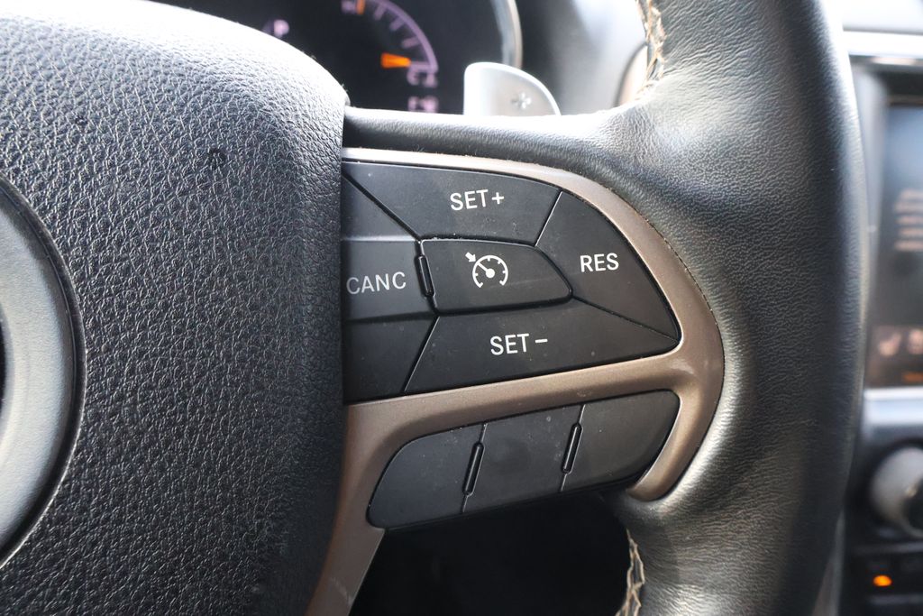 Thumbnail: 2016 Jeep Grand Cherokee - 23