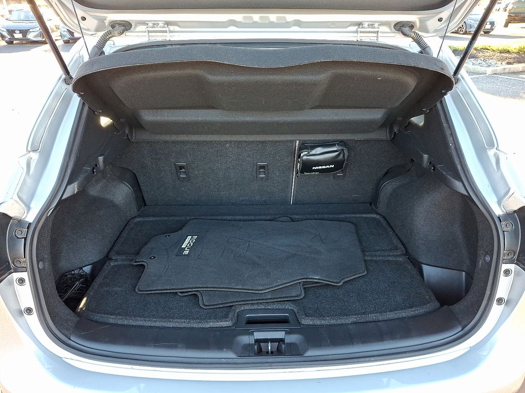 Thumbnail: 2021 Nissan Rogue Sport - 30