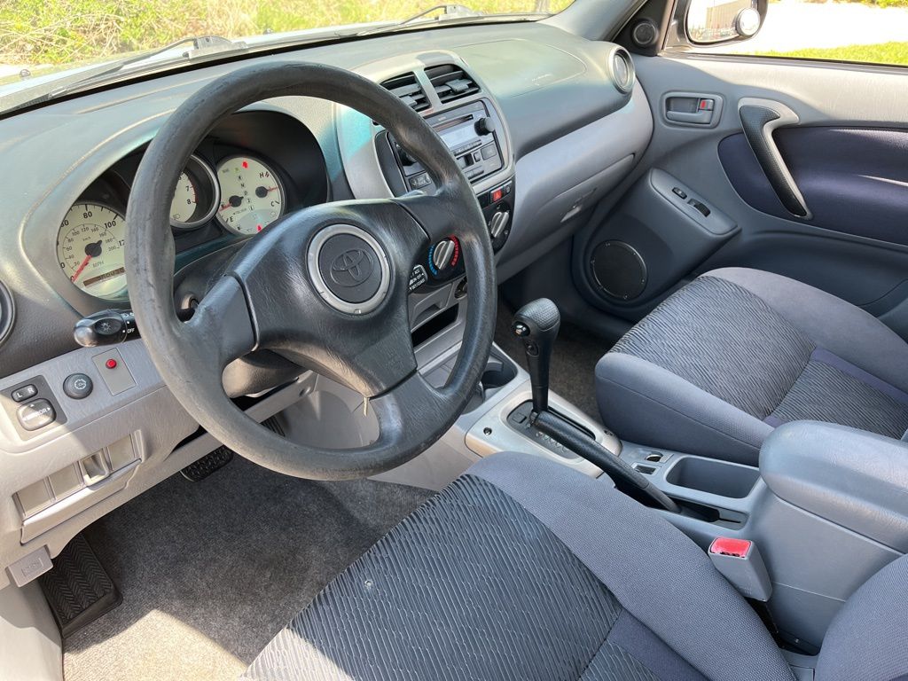 2003 Toyota RAV4 Base 18