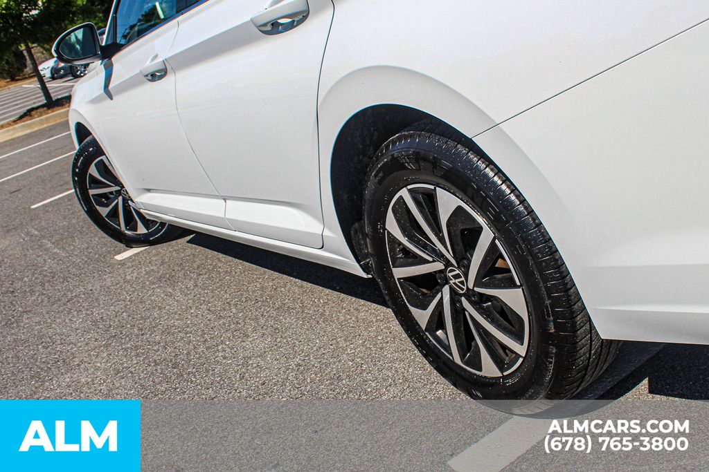 Used 2025 White Volkswagen 1.5T S image 13
