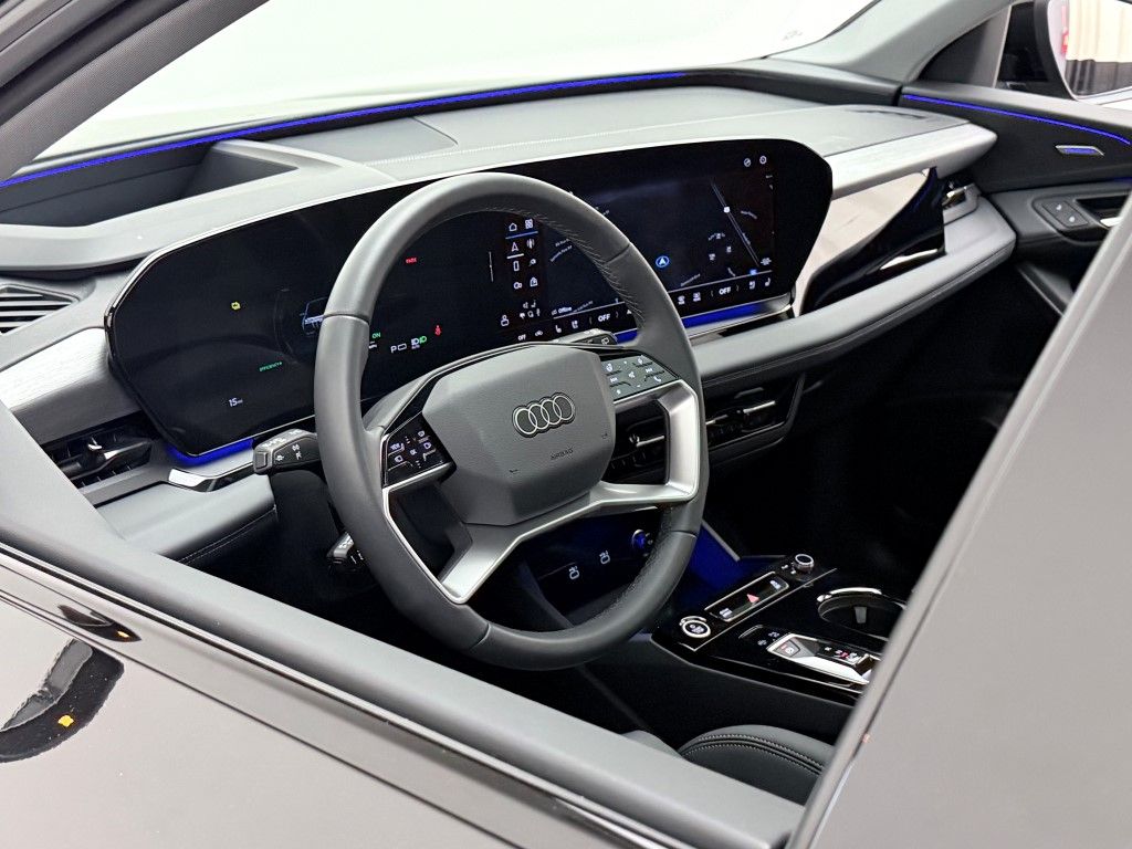 Thumbnail: 2025 Audi Q6 e-tron - 29