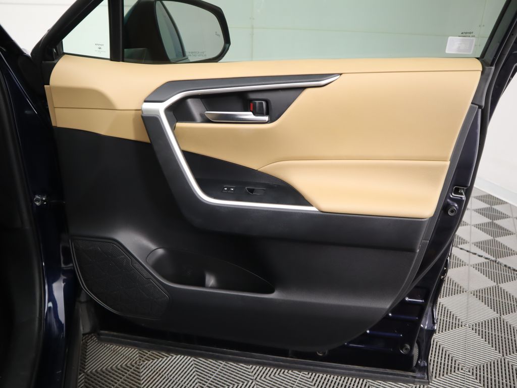 Thumbnail: 2021 Toyota RAV4 - 25