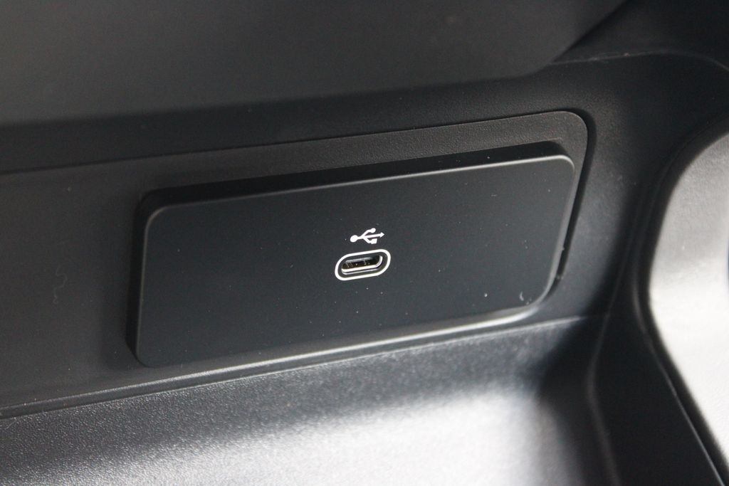 New 2026  Land Rover OCTA Black image 17